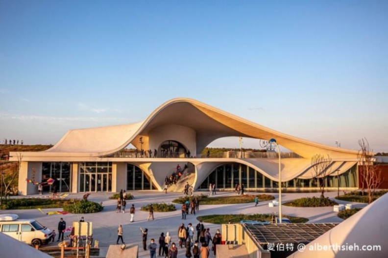 永安漁港美食推薦|桃園人氣海鮮景點,三大美食區吃透透! 永安漁港附近景點推薦-永安海螺文化館