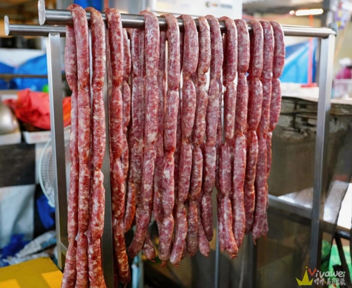 龍鳳漁港一日遊攻略|苗栗竹南人氣魚市美食、海景步道、現撈海鮮推薦! 龍鳳漁港人氣排隊小吃|龍鳳漁港海邊香腸