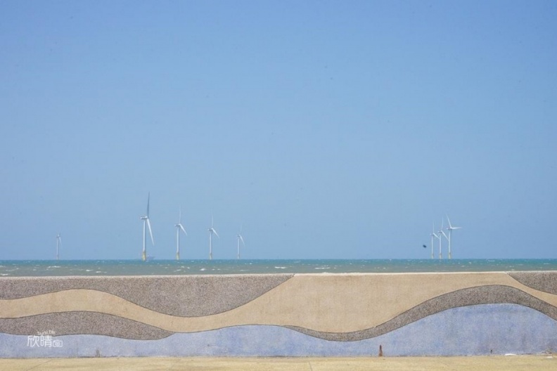 龍鳳漁港一日遊攻略|苗栗竹南人氣魚市美食、海景步道、現撈海鮮推薦! 龍鳳漁港海景景點推薦