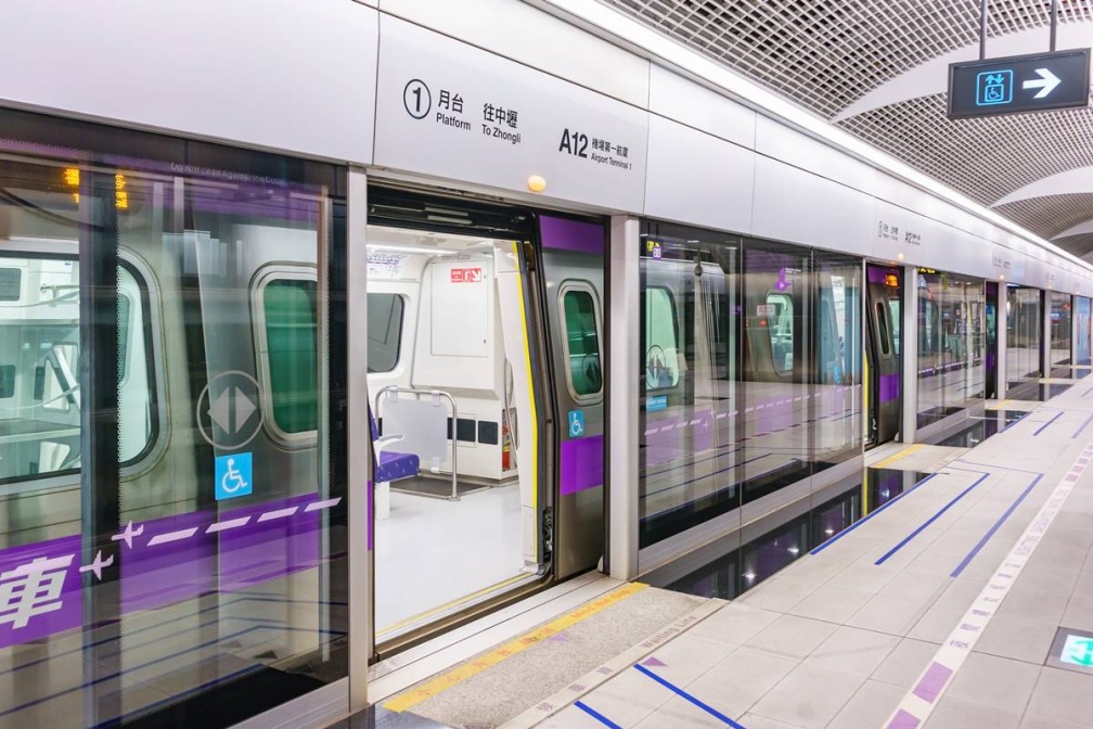 搭紅眼班機半夜怎麼到機場？過來人推「這招」省錢又安心，完全不怕錯過飛機