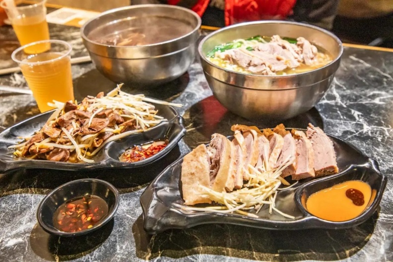 桃園宵夜15間｜夜貓子必收美食地圖：24小時鴨肉、炸全雞、沙茶炒羊肉、三杯滷味炒泡麵