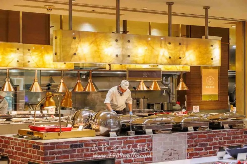 2025台中自助餐Buffet10家攻略:直送海鮮、波士頓龍蝦湯、180度夜景 台中吃到推薦:裕元花園酒店|溫莎咖啡廳 WINDSOR CAFÉ