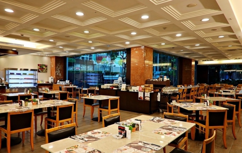 2025台中自助餐Buffet10家攻略:直送海鮮、波士頓龍蝦湯、180度夜景 台中吃到推薦:飽長榮桂冠酒店|咖啡廳自助百匯