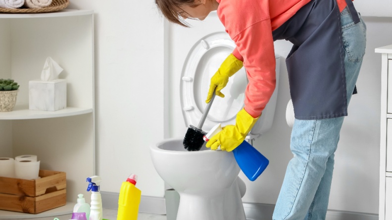 馬桶卡尿垢如何清除?過來人推1招乾淨如新,不需用力刷洗也能除垢 馬桶卡尿垢如何清除?過來人推1招乾淨如新,不需用力刷洗也能除垢