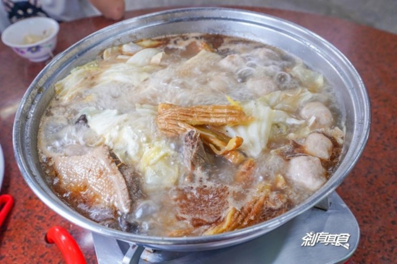 南投美食地圖！草屯、埔里、清境日月潭攻略，必吃意麵肉圓、紅玉紅茶、甕缸雞