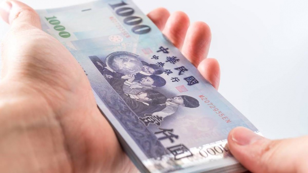 10/15起發錢!「符合條件者」最高可領1萬元,領取資格、方法一次看 10/15起發錢!「符合條件者」最高可領1萬元,領取資格、方法一次看