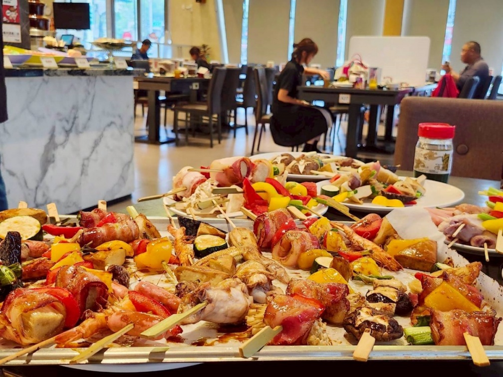 千葉免費送「巨無霸龍蝦」!469元爽嗑百款熟食、烤物、火鍋,加碼巨大雞佛 千葉免費送「巨無霸龍蝦」!469元爽嗑百款熟食、烤物、火鍋,加碼巨大雞佛