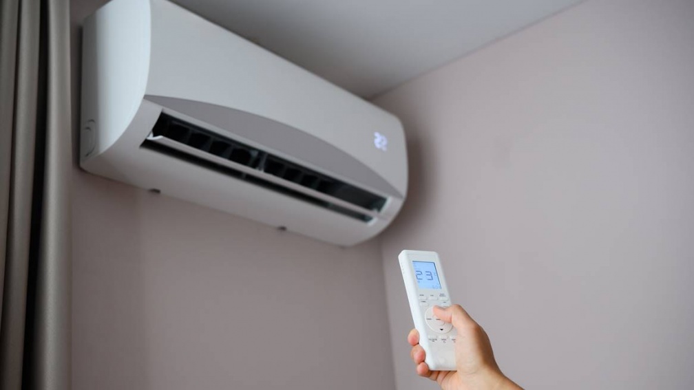 冷氣停機前必做「這動作」！避免下次開機飄臭味，還能省電、延長機器壽命