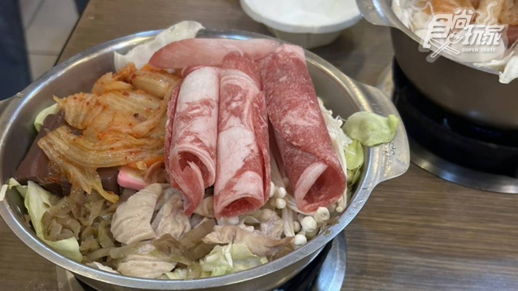 小火鍋店隱藏吃法！紅茶加「這個」口感大升級，網友驚：吃20年才知道