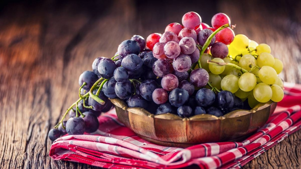 一天可以吃幾顆葡萄？連皮吃才營養？專家給答案、揭不同顏色葡萄功效