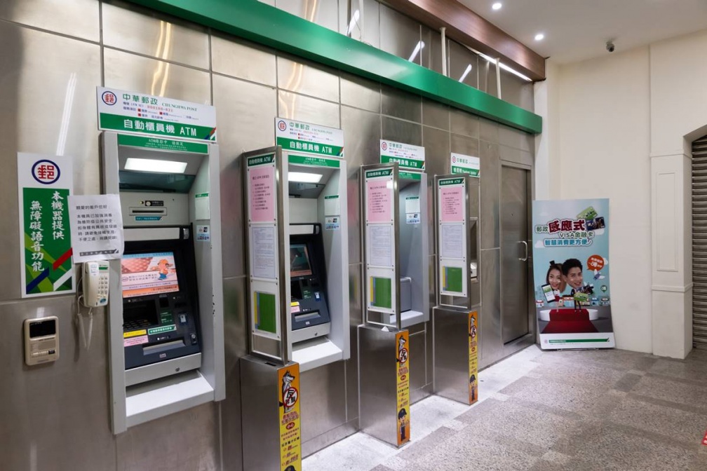ATM提款新制!百間郵局「這時段」領錢上限縮減至1萬,有錢也領不出來 ATM提款新制!百間郵局「這時段」領錢上限縮減至1萬,有錢也領不出來