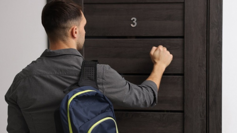 住飯店敲門說「打擾了」恐惹怒好兄弟!3大旅遊住宿禁忌,7招讓祂自動離開