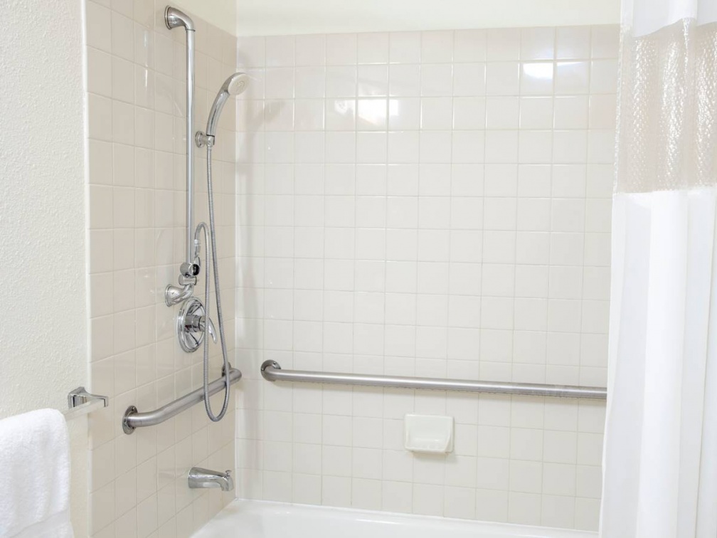 洗澡頭暈千萬別輕忽!醫示警「這種水溫」藏致命風險,必備4個安全措施 洗澡頭暈千萬別輕忽!醫示警「這種水溫」藏致命風險,必備4個安全措施