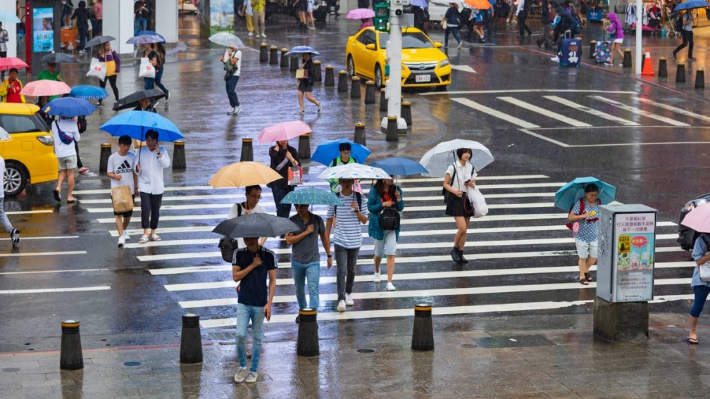 鳳凰颱風最快今生成！預測路徑曝「恐直撲台灣」，這天對台影響最大