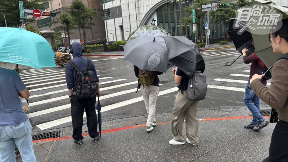 鳳凰颱風雨炸半個台灣！14縣市達停班停課標準，新北、新竹都入列