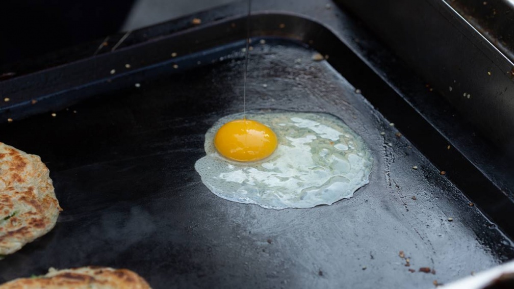 煎荷包蛋別只會放油!日廚師「加1物」讓口感升級:蓬鬆軟嫩、蛋黃流心 煎荷包蛋別只會放油!日廚師「加1物」讓口感升級:蓬鬆軟嫩、蛋黃流心