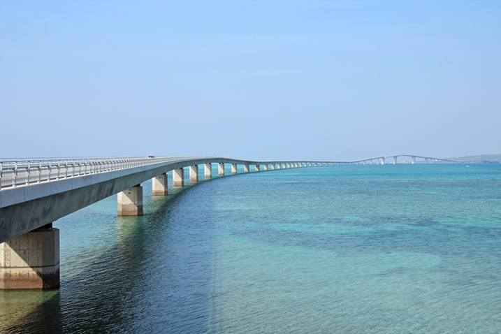 被海包圍！日本最長跨海大橋在沖繩