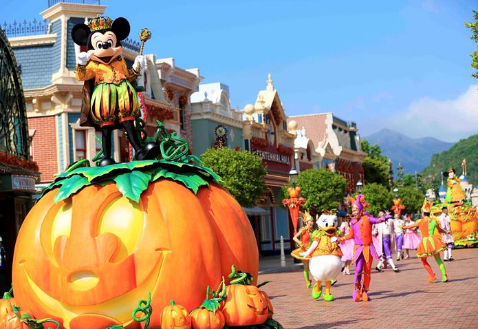 米奇與眾多迪士尼朋友將於下午換上萬聖節裝扮，在美國小鎮大街邀賓客投入「米奇Halloween玩轉大街派對」 (Copy).jpg