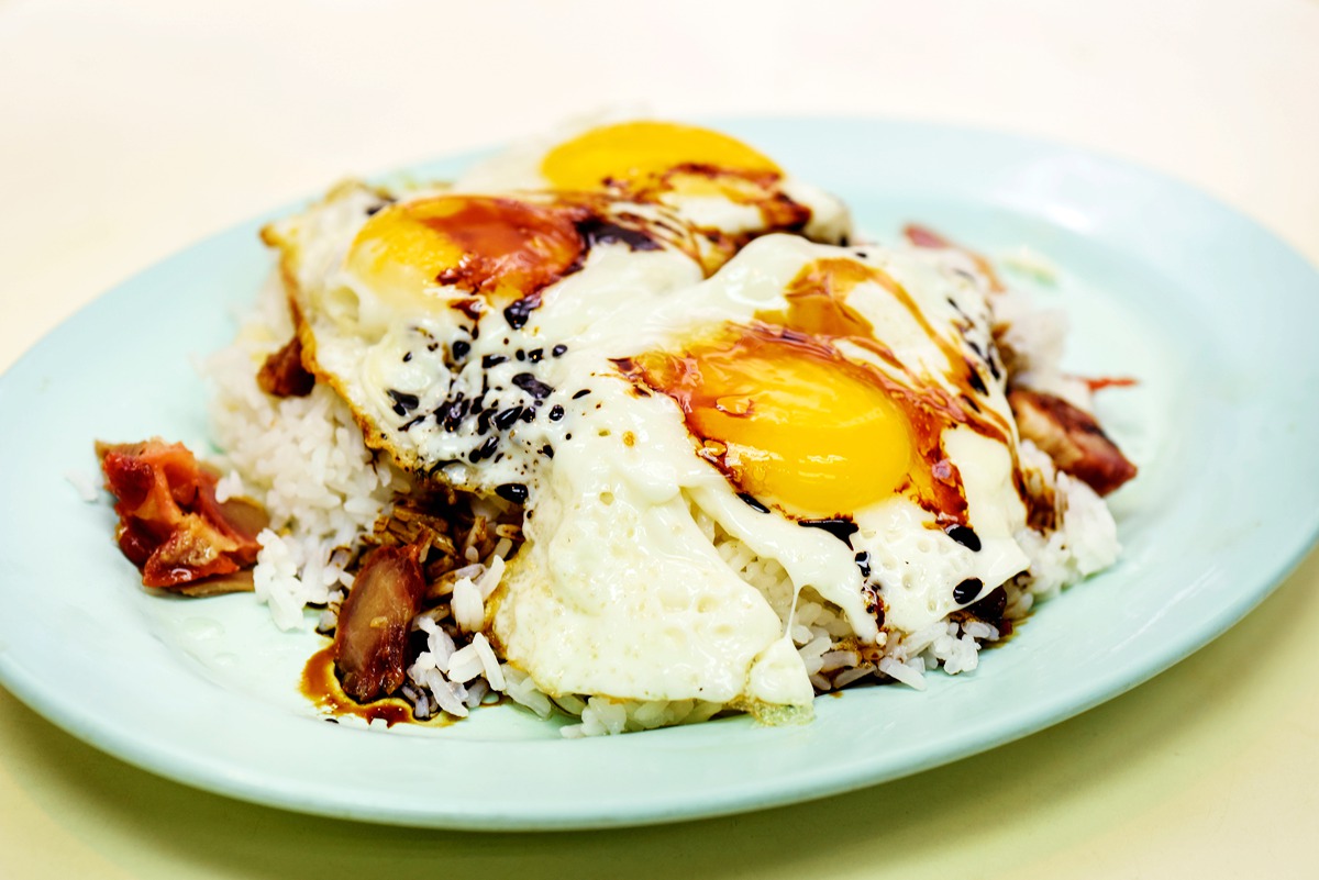 香港人推薦小吃 三顆蛋黃拌飯也太好吃了吧！