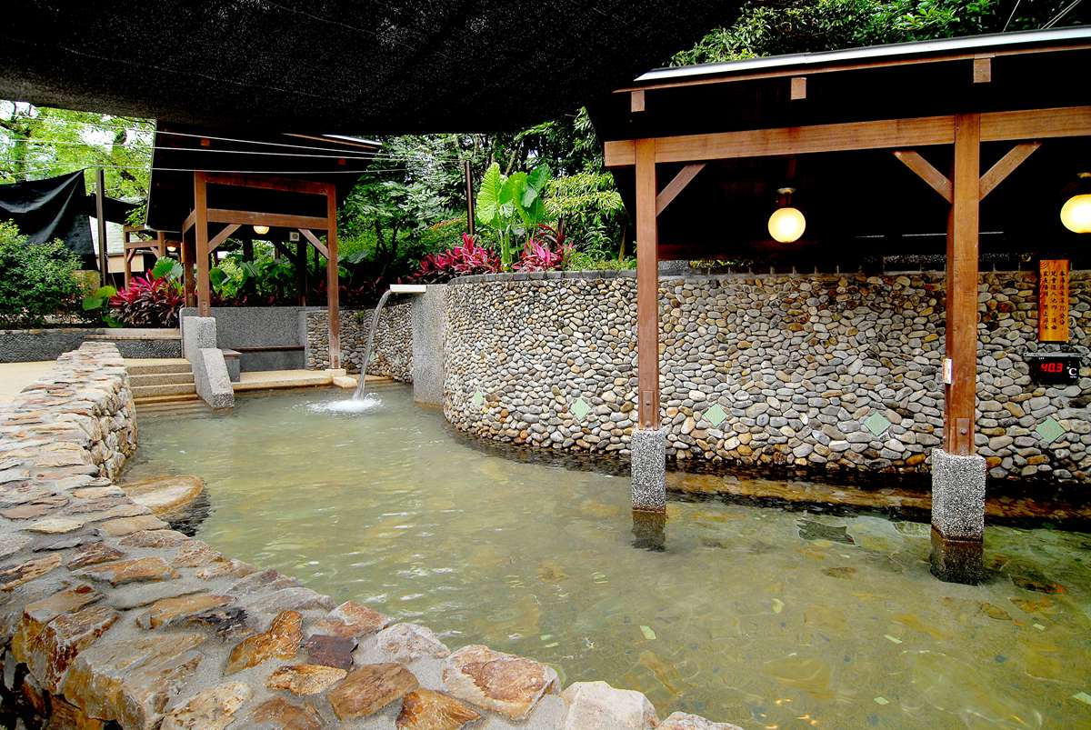 這9處溫泉免費泡！日式公園四大名泉、「燒水溝」美人湯、四重溪溫泉