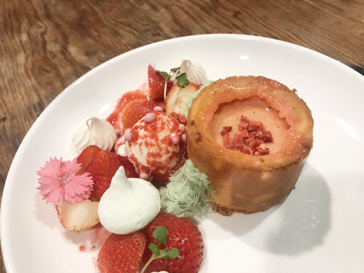 燒燙燙火山甜點！台南必吃，季節限定草莓熔岩蛋糕！