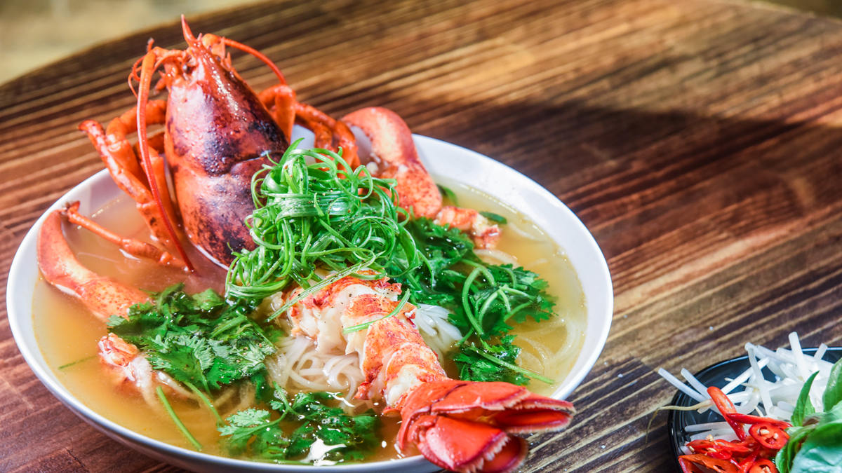 河粉竟有整隻龍蝦！美式越南料理原味來台
