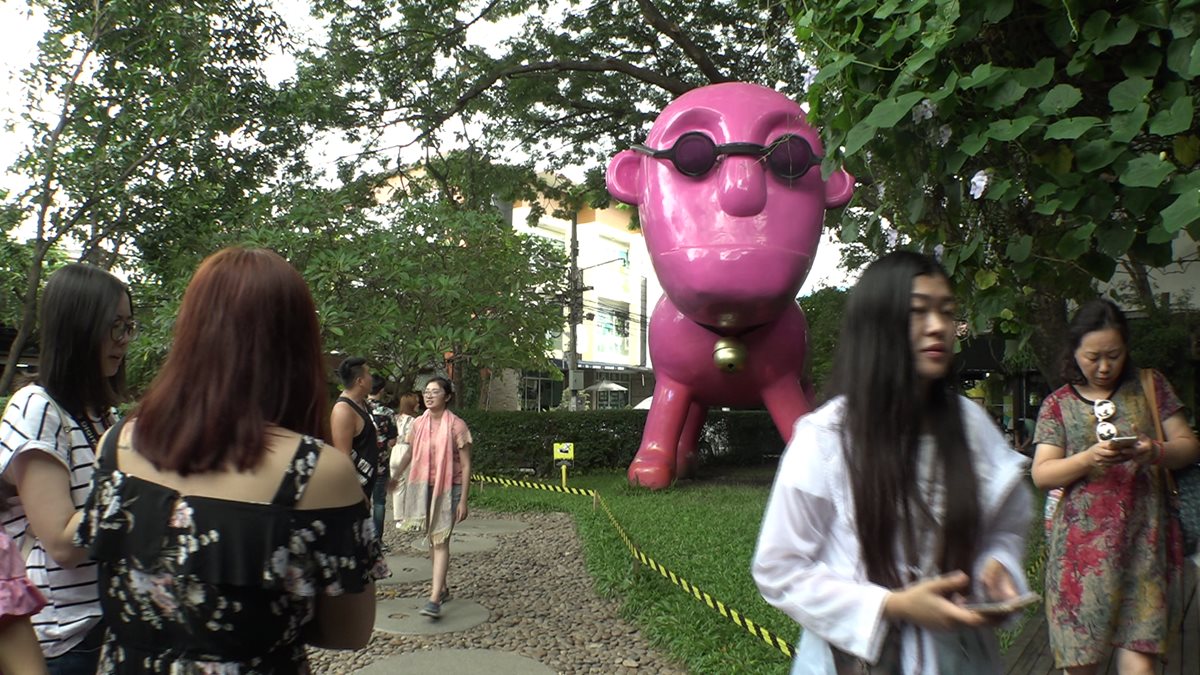 超現實巨型粉紅狗！泰國網紅最愛冰品店