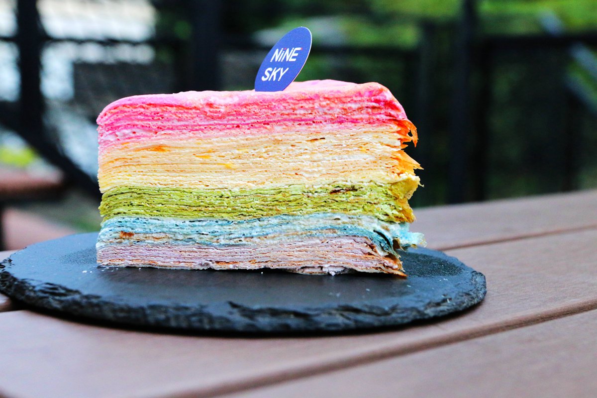 彩虹千層蛋糕竟然在無極七玄宮裡，晚來真的吃不到