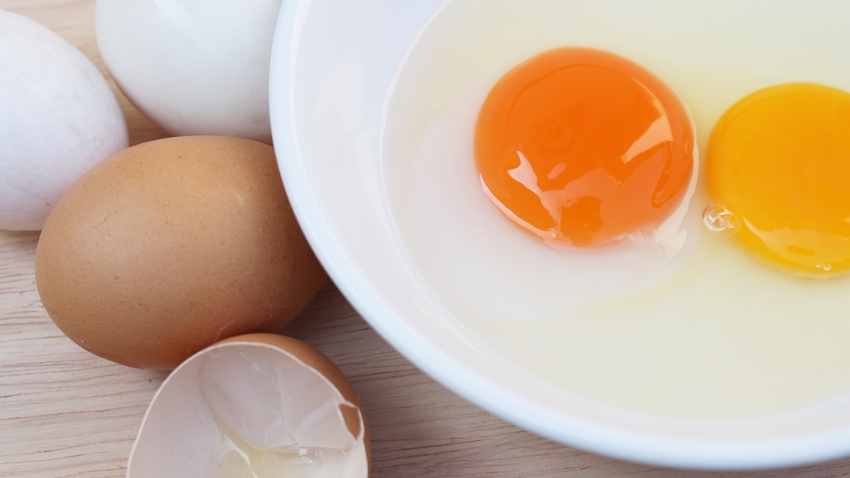 蛋黃愈紅愈營養？當心色素養出來的，有致癌危險