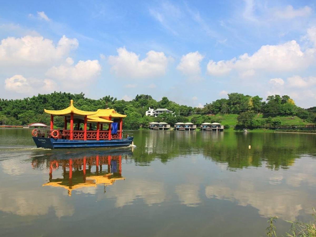 搭「水上宮殿」造型畫舫玩水庫！台南33處親水景點你去過沒？