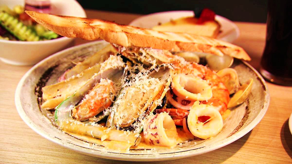  魚子醬讓你加菜啦！ 黃昏市場裡驚人的義大利麵