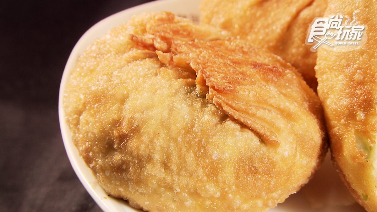 網友大推！宜蘭「爆餡系蔥餅」滿滿三星蔥，加肉、全蔥隨你挑