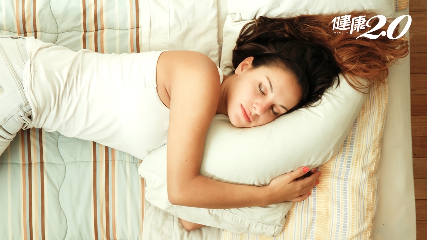 睡個覺也有事？這５個習慣很不好，最傷骨頭！