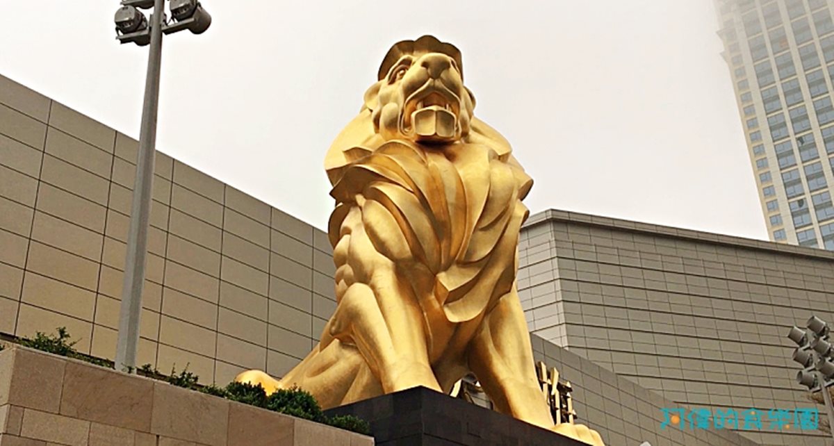 7公尺巧克力噴泉、38噸金獅  這家酒店開幕「奇景」拍不完