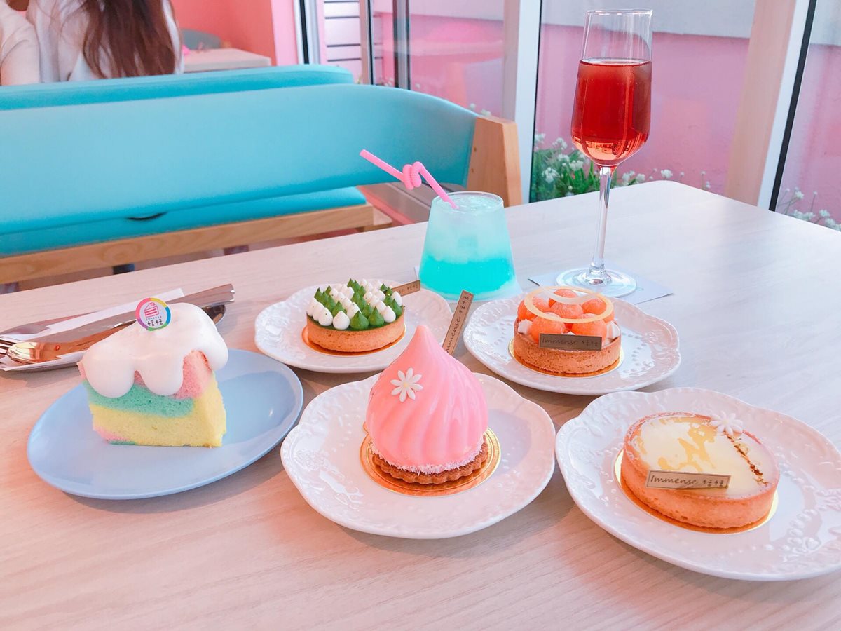 走進粉紅蛋糕屋！「馬卡龍色」甜點店連角落都夢幻