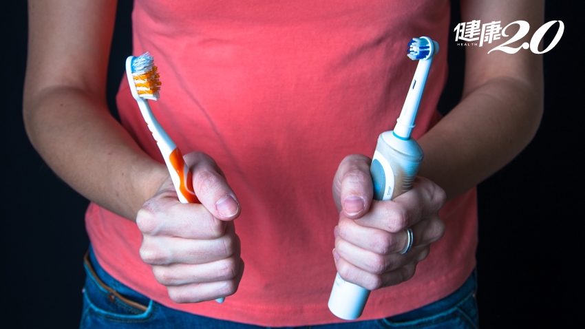 牙刷多久該換？電動牙刷清潔效果更好？專家看法是……
