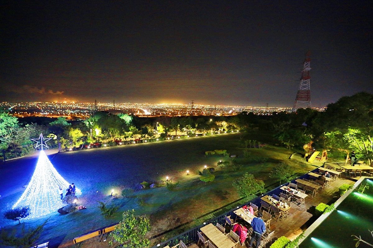 情人節愈夜愈美麗！台中最佳賞夜景6熱點，還能拍龍貓造景、紙造大彎月