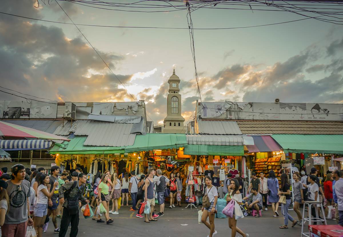 曼谷5個最有哏創意市集：霓虹美食天堂、白色帳篷跳蚤市集、廢棄碼頭夜市