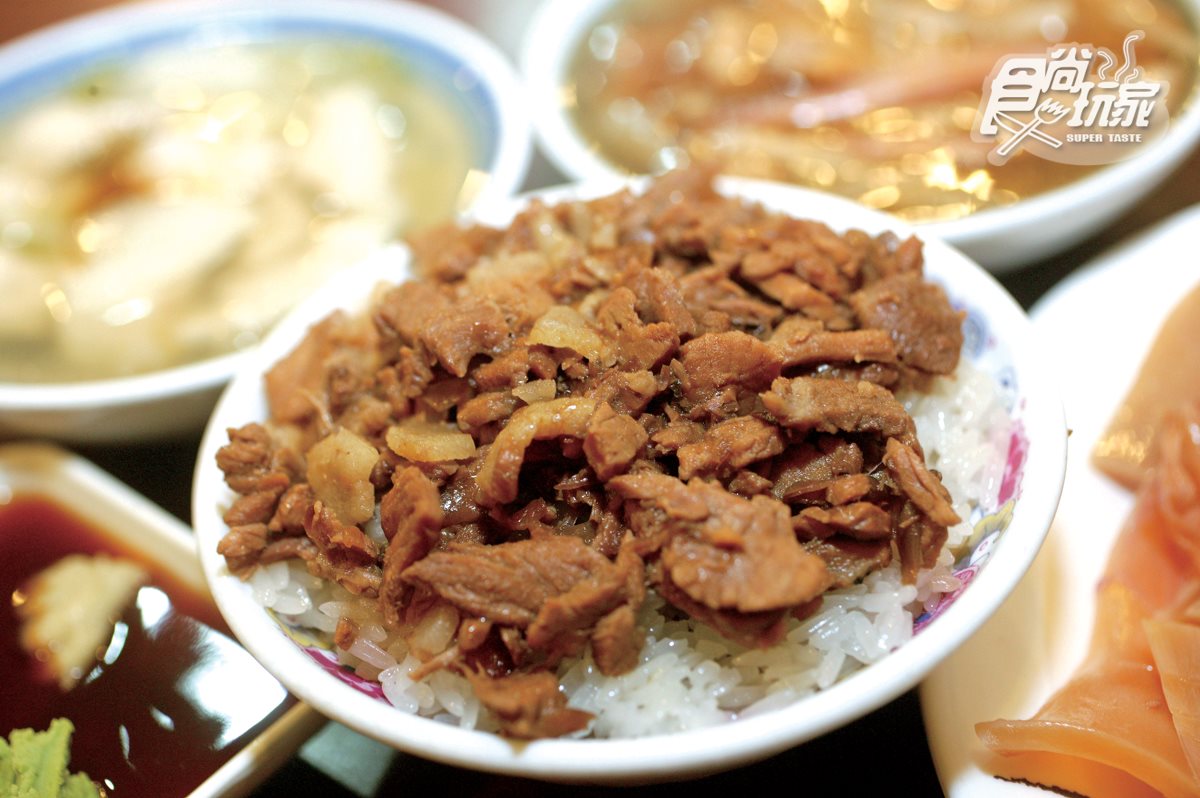 雞肉飯掰掰！「嘉義消夜場」必吃這4家：檜木桶鹹米糕、豬腸菜頭粿湯、秒殺牛肉麵