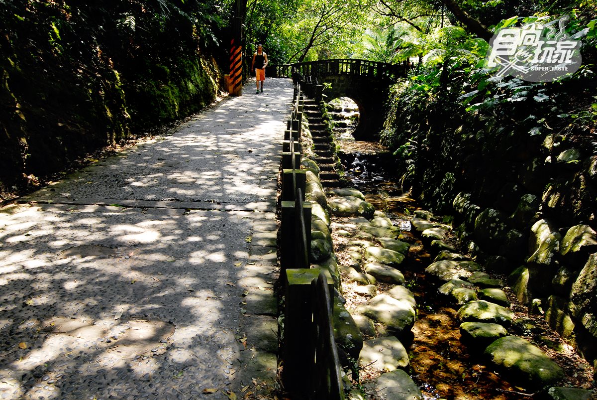 虎山步道  走拱橋親近虎山溪