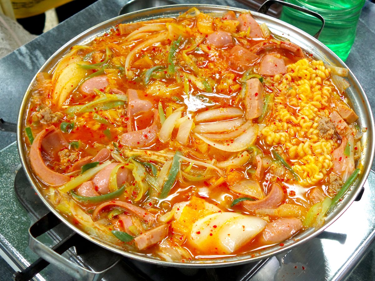 不要管體重了！韓國7家最夯餐廳：瀑布流起司辣炒雞排、麻藥飯捲、韓式炸醬麵