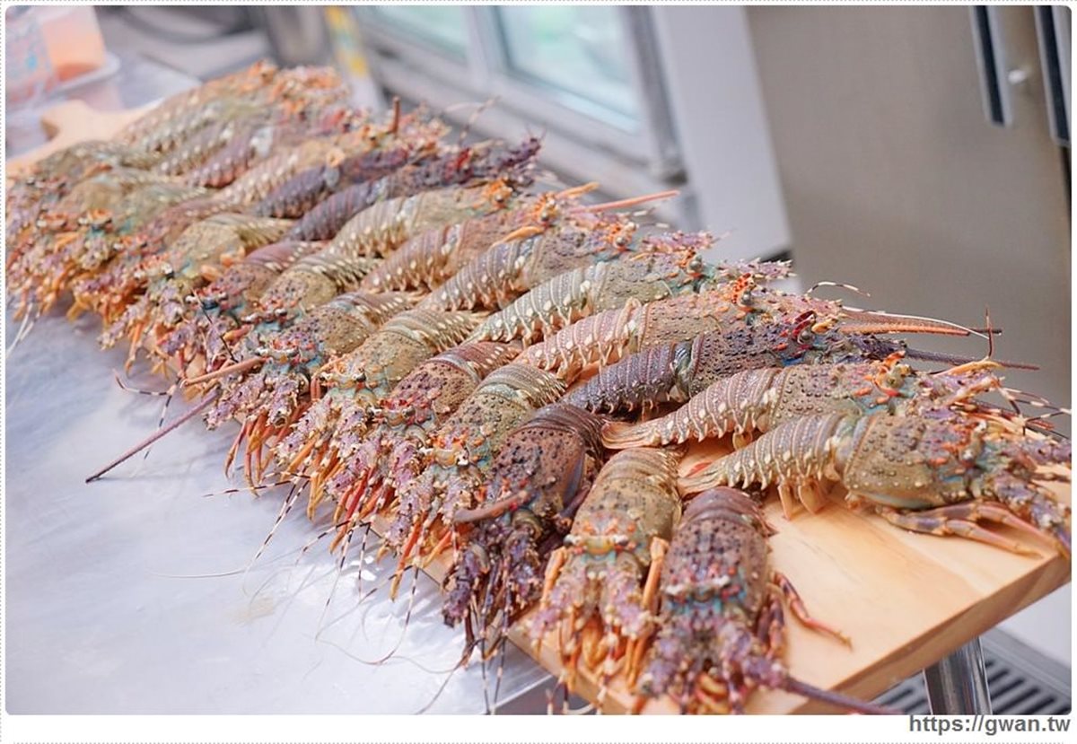 史上最強「屠龍火鍋」！30隻龍蝦+50盎司豬肉盤，平均1人不用1000元