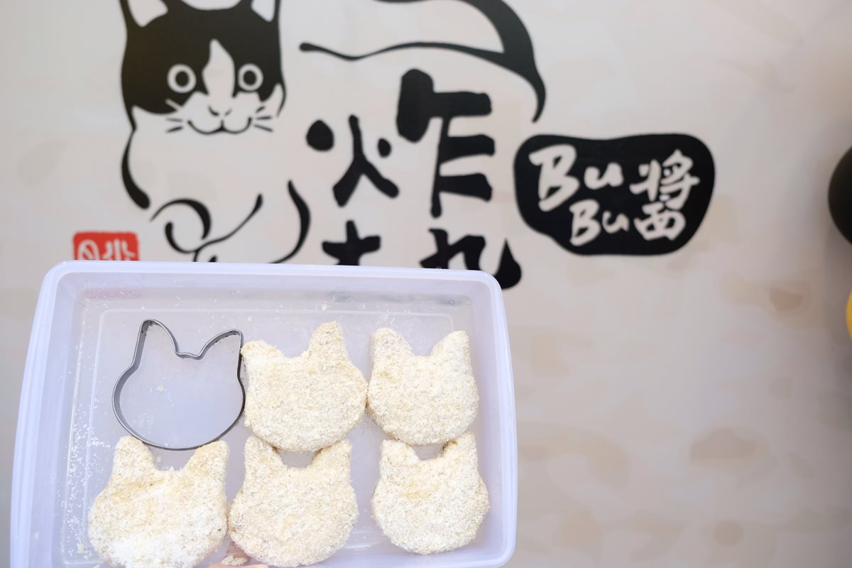 【新開店】貓奴注意！貓形炸飯糰登場  台南超Q街頭美食