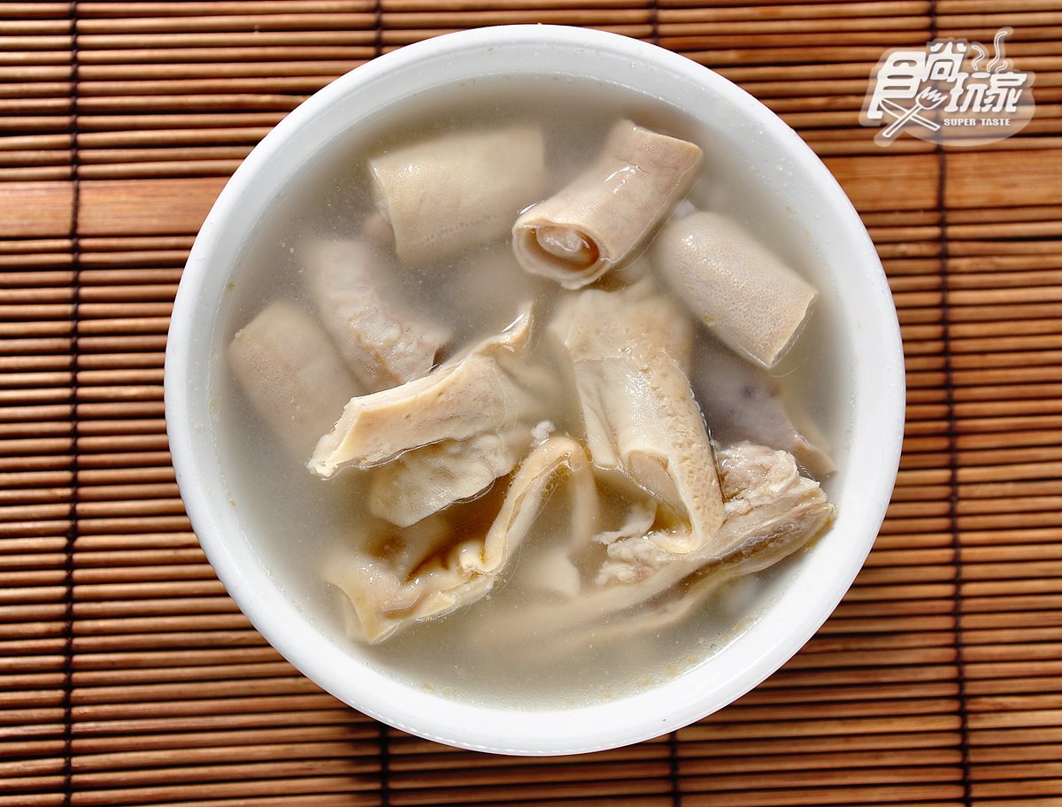 基隆廟口必吃「仁三路」這5攤：6隻螯肉螃蟹羹、百年滷肉飯、冰糖肉刈包