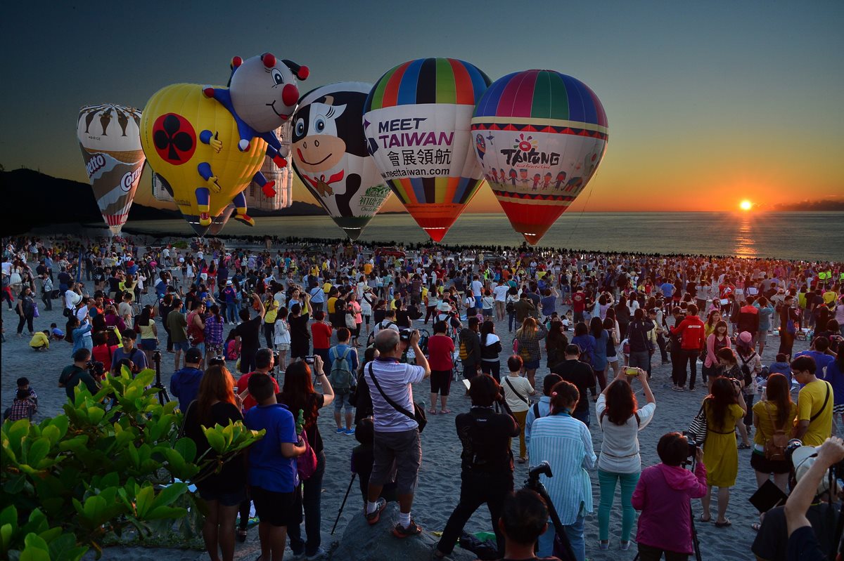 可以規劃了！「台東熱氣球嘉年華」6／30登場  行程大公開！8場光雕+水舞+音樂→還有彩繪戰機亮相