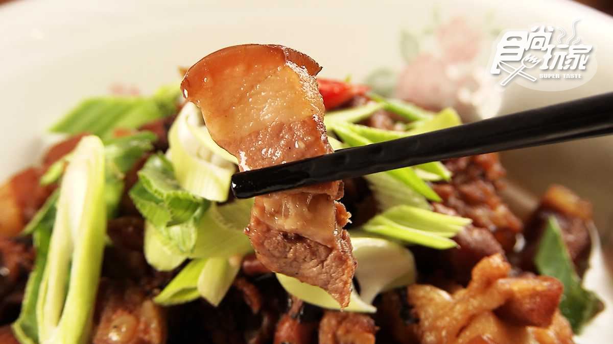 澎湖必吃古厝餐廳！炒花菜干、石鮔滷肉、小管煎蛋，每道菜都好下飯