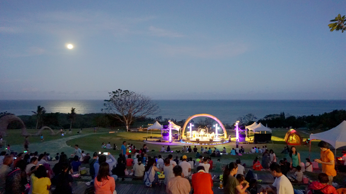 台灣最浪漫戶外音樂會「月光‧海」又來了 還可逛市集、拍地景藝術美照