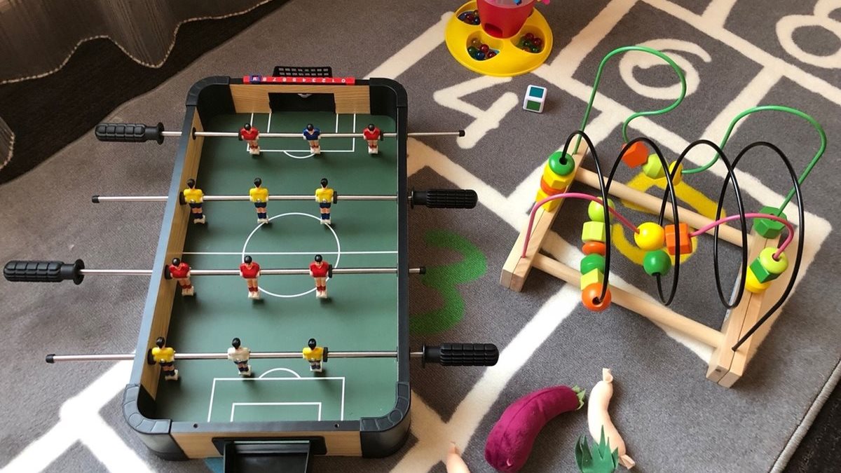 遊戲帳蓬屋、足球台  這間「親子主題房」讓大人小孩都能瘋足球