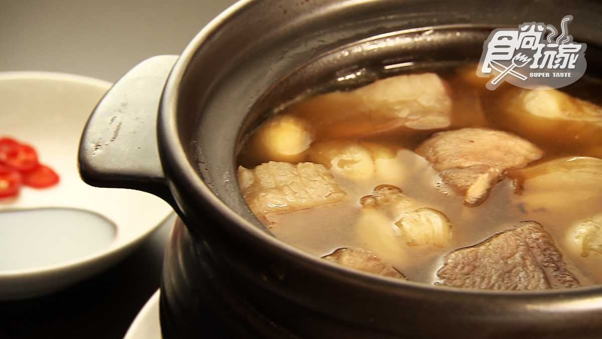 新加坡來的米其林一星好味道 辣椒螃蟹、椒鹽豬手、肉骨茶都是正宗南洋料理