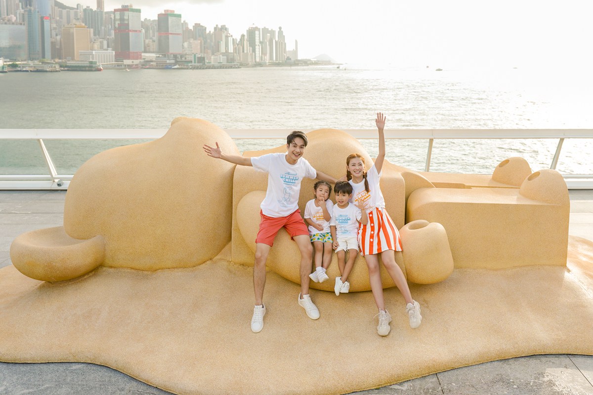 香港最新打卡點！4公尺高「巴小傑」&做沙灘日光浴的庫柏力克熊